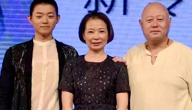 霍尊的老婆姜華(霍尊的父親此刻的妻子)