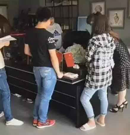 阿哲曝料自家員工管理簽約90年？Q哥北京公司開業預測排場超大！.jpg